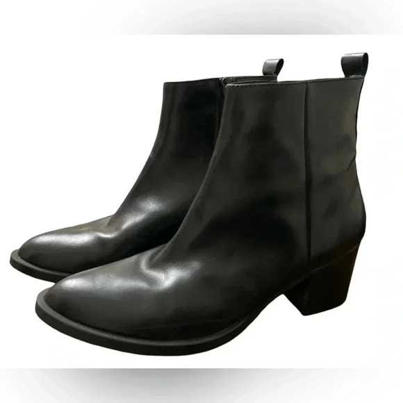 Intentionally Blank Black Boots - Picture 3 of 4